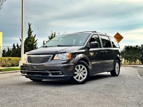2016 Chrysler Town & Country TOURING