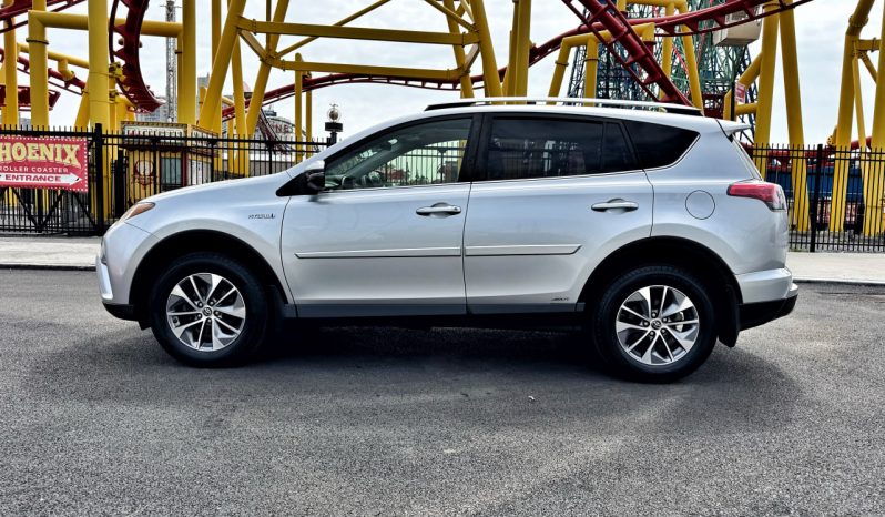 2016 Toyota RAV4 HYBRID XLE full