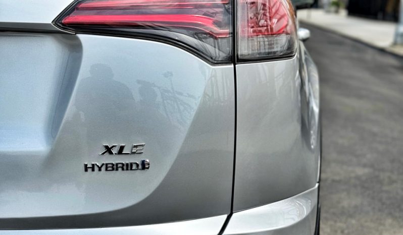 2016 Toyota RAV4 HYBRID XLE full
