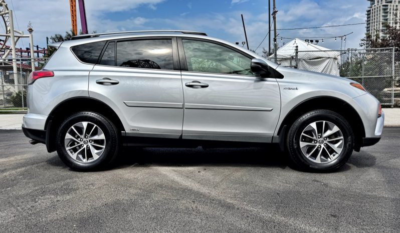 2016 Toyota RAV4 HYBRID XLE full
