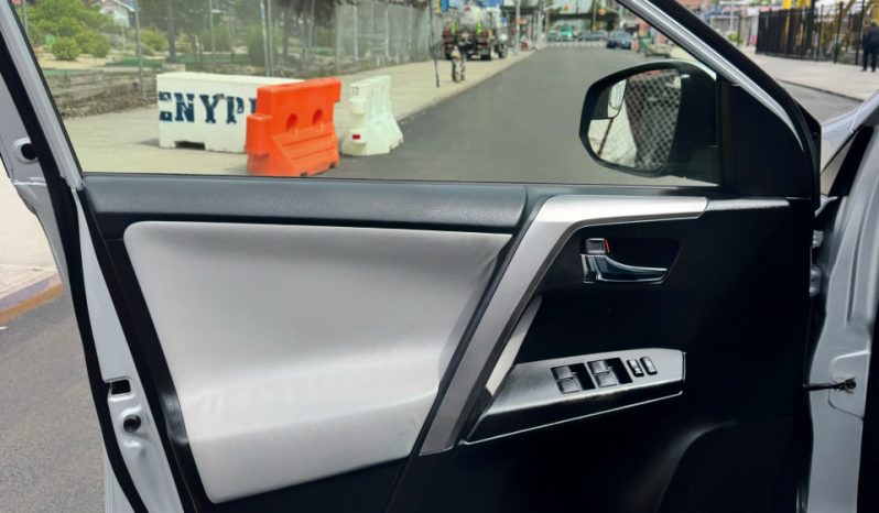 2016 Toyota RAV4 HYBRID XLE full