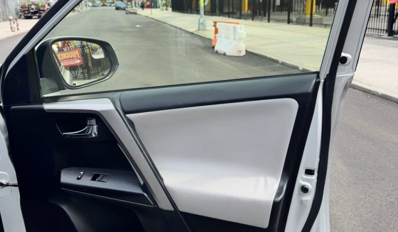 2016 Toyota RAV4 HYBRID XLE full