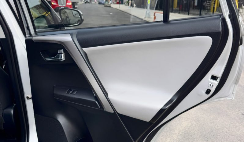 2016 Toyota RAV4 HYBRID XLE full